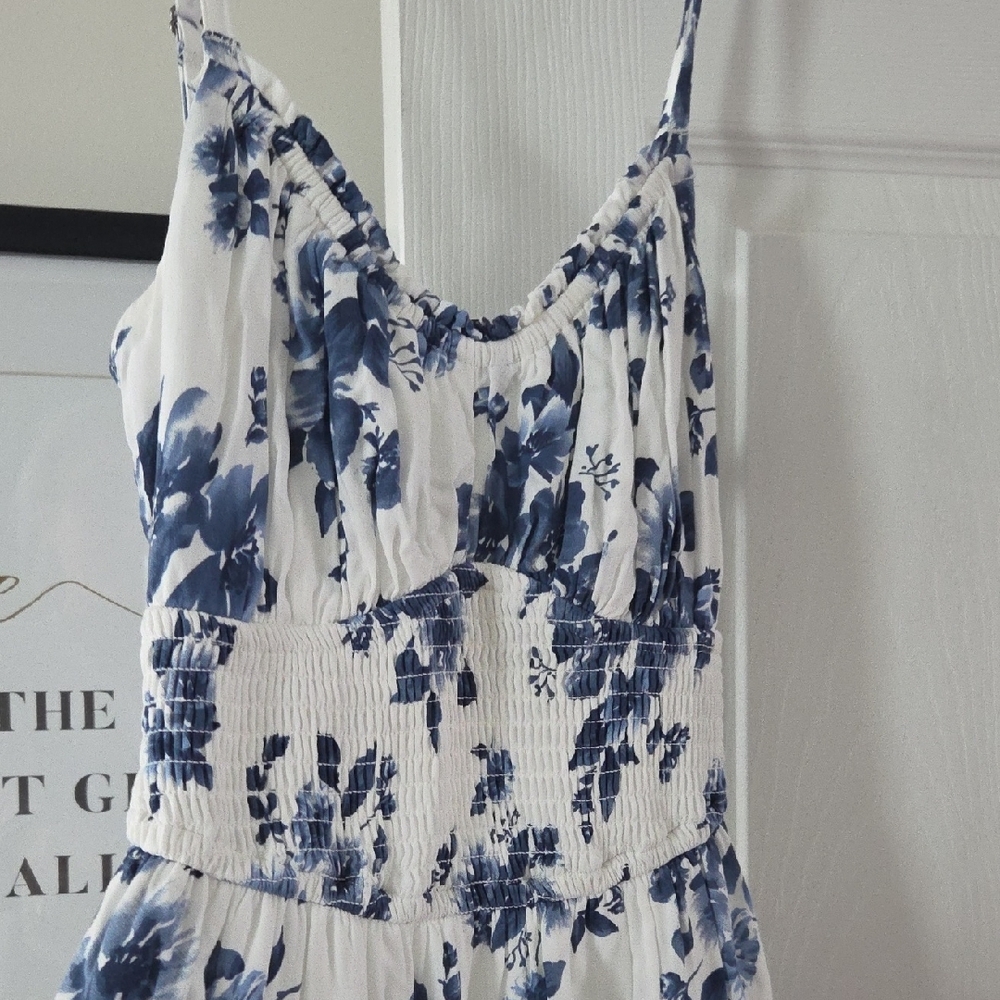 Hollister Blue and White Floral Midi Dress - Picture 4 of 9